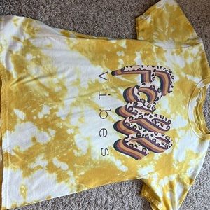 Fall Vibes graphic tee 🍁